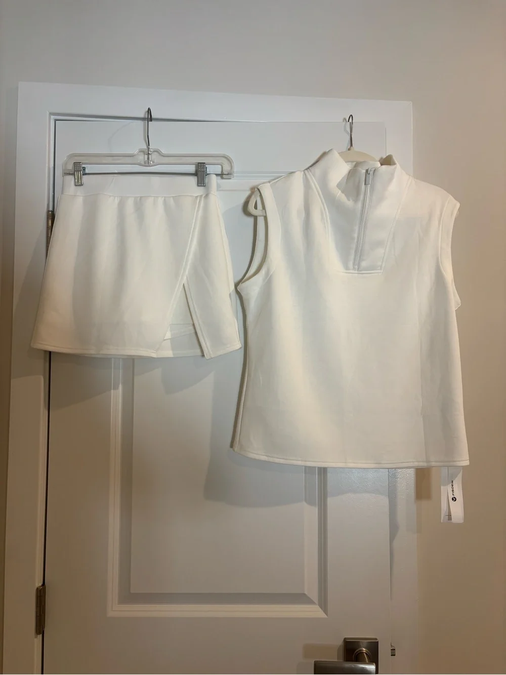 Amazon Women White Sleeveless Zip Mock Neck Top & Skort Set